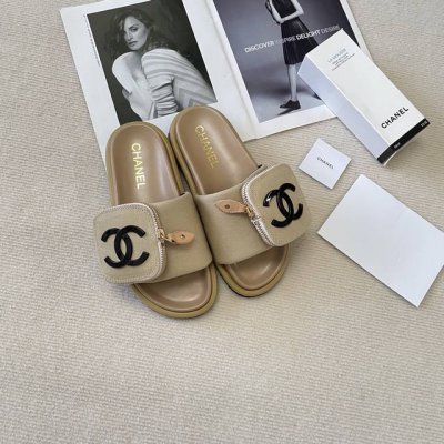 橙子出厂价p chanel 香奈儿 夏季新品 情侣款小书包拖鞋 魔术贴包包拖 休闲凉拖 小红书初夏推荐 顶奢C标小书包 skp百搭新品 25初夏颜值代表 原版开