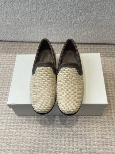 p半拖 P单鞋 Brunello Cucinelli 新款草编织Bc平底半拖 单鞋 Bc很有品味！配上一双袜子穿也很不错，搭配牛仔裤穿也好看！ 作为女性最爱的品