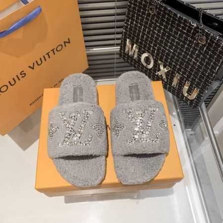 橙子出厂价 LOUIS VUITTON 路易威登 秋冬新款 LV水钻毛毛拖鞋 T台走秀款 小红书新潮穿搭 原版开模 代购版本 进口羊羔毛 对版 亮面五金 私膜真 - 点击图像关闭