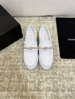 CHANEL 香奈儿 25早春新款厚底女鞋，怎么搭配都好看，时髦精必备！搭配展现与众不同的穿搭风格、白由混搭闪耀到位，跟紧香奶奶时尚步伐！上脚整体非常好看舒服的