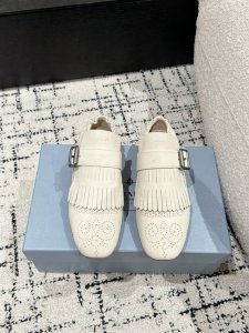 顶级版本Prada普拉达 25 走秀款复古流苏 半拖 单鞋走秀款 复古感时髦满满 随意百搭 时尚休闲 独到味人人都爱也轻松驾驭 每年都会爆.足以征服你，穿上它，