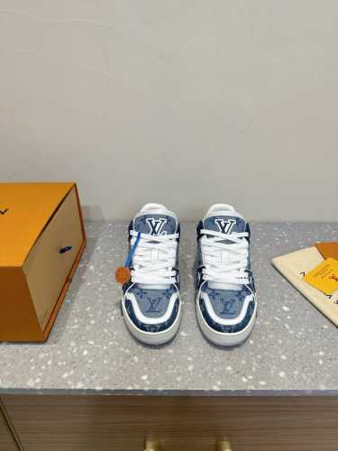LV TARINE路易威登L家 驴牌 情侣款 休闲 运动鞋 滑板鞋 原版购入开发 做货 本款LV Trainer 运动鞋选用牛皮革塑造繁复鞋面，需要数小时的匠心