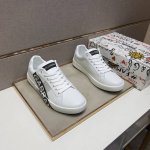 出厂价 Dg～ 情侣装休闲鞋 2024Z柜同步发售 码数:36-44# 1个颜色鞋面选用多材质拼接真皮内里，舒适透气，鞋底：原版舒适耐磨大底，实物拍摄实物更赞
