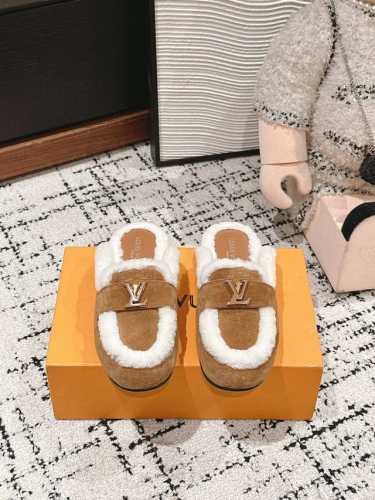 顶级品质 Louis Vuitton ss24 new arrival～ 路易威登.2024秋冬新款羊毛半拖 这款半拖毛毛鞋超好看，超轻便，超好穿， 居家户外都