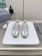 出厂女 男10 高版本 Hogan 霍根 25 86Er系列 运动 休闲 阿甘鞋 早春新品86Er系列H671运动休闲鞋复古时尚厚底鞋，以经典而不失时尚的设计演
