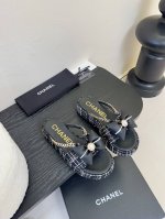 340 Chanel 25C New Arrival～ 小香25早春厚底人字拖 太美了吧，，无法抗拒呀 丝绒的质地也很赞，鞋底牛皮的 内里羊皮 面专用绸缎布料