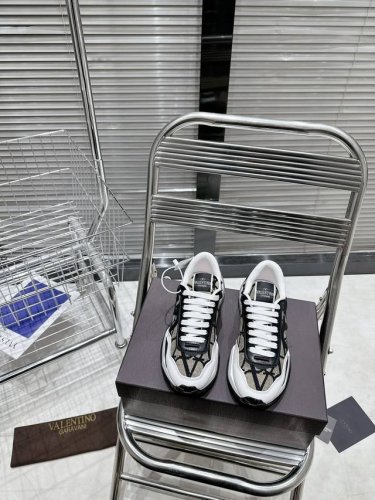 实价： 情侣款顶级版本 Valentino华伦天奴V家 新款Netrunner系列 休闲 气垫 情侣运动鞋 原版购入开发 做货 各种色彩搭配吸睛十足，激活魅力无