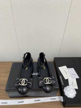 Chanel 24k 新款 玛丽珍 单鞋系列 平底芭蕾便鞋 专柜简直疯抢了，各大社交平台热门晒图，这期的走秀款绝对太帅了，绝对是这一季最热门的款式，专柜仙女们真 - 点击图像关闭