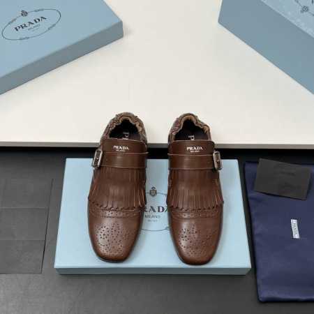 工厂价 顶级品质！Prada 25ss 普拉达走秀款复古布洛克雕花皮鞋系列25年专柜走秀款 复古感时髦满满 随意百搭 时尚休闲 独到味道 轻松驾驭 休闲时髦 两 - 点击图像关闭