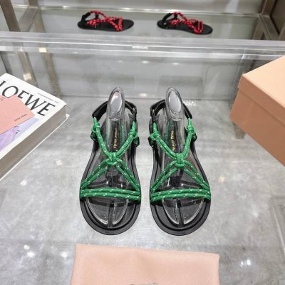 miumiu*缪缪 25夏季新品 全球最火凉鞋 出现在各大时装杂志封面 各路明星 小红书博主着用 搭配长裙 鞋面 牛皮 绳子 内里 羊皮内里 码数 35-41