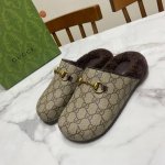 Gucci 古奇 经典马衔扣 羊毛穆勒拖，不挑脚型，上脚舒适保暖 鞋面压印牛反绒 胶面，内里为羊毛，垫芯为羊皮，PU增高水台耐磨橡胶鞋底 隐形增高：4CM Si