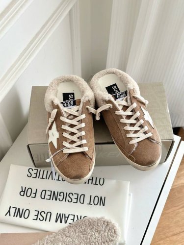顶级版本 GGDB~~Golden Goose Deluxe Bran D全网最好版本不服来比 # GGDB SNERKERS系列~~火红程度上怼小白鞋，下踩各
