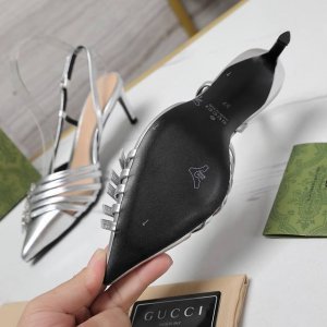 Gucci古驰 此系列由5条皮条+金属镶饰扣，性感 洋气 顶级代购品质！原版1:1复刻，毎个细节皆经过精心打磨细腻制作 面料：牛漆皮+金属皮 内里：羊皮 垫脚：