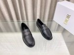 400 25Ss新款Dior Boy 乐福鞋 这款 Dior Boy 乐福鞋是二零二四冬季成衣系列新品，融入 Dior 非凡的精湛工艺，重新诠释经典乐福鞋设计。