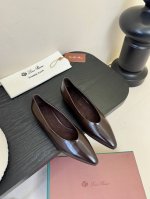 牛皮 布料 Loro piana 拼色单鞋。极简主义风格。属于非常耐看的款式！高级百搭之王。鞋面牛皮。进口真皮大底。 码数：35-4 、41定制不退换