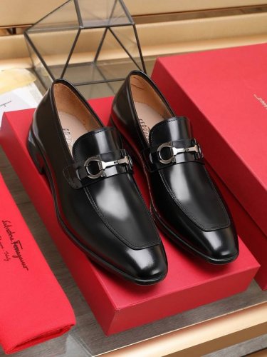 工厂 Ferragamo 最新高端顶端品牌奢侈～代购，顶级～质量。新時尚商务男鞋鞋面選用原版开边珠牛皮牛皮内里，精细做工。原版个性时尚柔软组合耐磨防滑大底，上脚