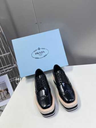 Prada普拉达顶级版本布洛克松糕厚底麻绳皮鞋 原版1 1定制 众多网红上脚 这款鞋 Prada25春夏秀场多次出镜 时尚圈又一个轮回 经典的简约设计 上麻绳厚 - 点击图像关闭