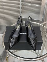 出厂 P390 Chanel 小香新款爱心尖头单鞋 鞋面：进口羊皮 漆皮面 垫脚：内里羊皮， 原版真皮大底 跟高：6Cm Size:35-40 40定做