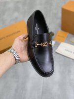 出厂价Pp 实价 Louis Vuitton 水染牛里 原单 新款Lv路易威登 * 顶级版本 Lv经典皮鞋！选用进口原版小牛皮 原版真皮边条拼接耐磨橡胶大底！高