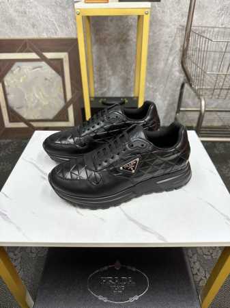 Prada-普拉达 奢牌运动休闲鞋，进口原版牛皮反绒材质，羊皮内里 高档舒适，原版大底轻盈耐磨！纯手工制作，细节决定品质！39-44。 45定做不退换 Yh - 点击图像关闭