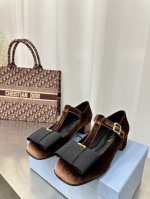 高品质 Prada 普拉达 25ss 早春新款粗跟圆头 蝴蝶结玛丽珍经典时尚配色 豪无费力的优雅风来袭 时髦 精致绝美包头 外穿时尚气质简约新款日常美出高级感，