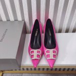 出厂： Balenciaga 巴黎世家春夏新款 水钻Bb扣尖头高跟鞋 细跟单鞋 水钻扣Bb扣将时髦发挥到极致的，巴黎世家尖头凉鞋巴黎世家的鞋子绝对开了挂，整双鞋