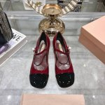 出厂 顶级品质miumiu缪缪25春夏走秀新款new arrival～拼色粗跟圆头玛丽珍珍珠一字扣带单鞋！金属miu缪logo饰以点缀，细节质感满满～复古时髦～