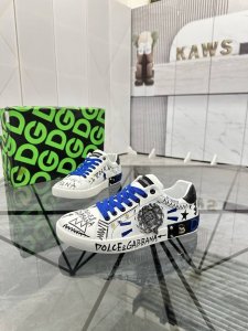 售 价: 商品商标：Dg 杜嘉班纳* 低帮休闲鞋 正码码数: 35-45 可订做46. 商品材料：鞋面进口牛皮，羊皮内里，原版大底。