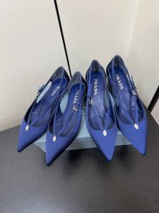 Prada 25ss 早春新款绝美尖头跟鞋 时尚界久违的极简之美经典时尚配色 毫不费力的优雅风来袭 时髦 精致 绝美 包头尖头 开边珠外穿时尚气质简约新款日常拖