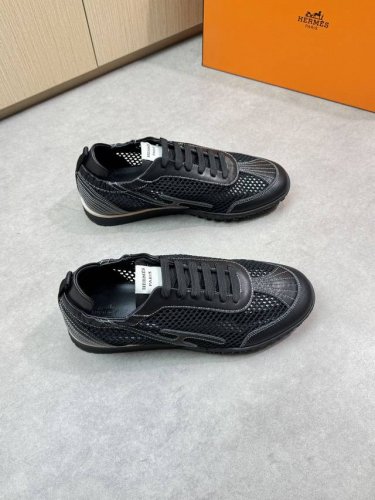 Hermes 爱马仕 -高端品质 原单休闲运动鞋 -鞋面：纳帕小牛皮、鞋身品牌镂空网布、车缝品牌'h'图腾 -内里：水染牛皮 -大底：原版超轻Tpu 橡胶；双色