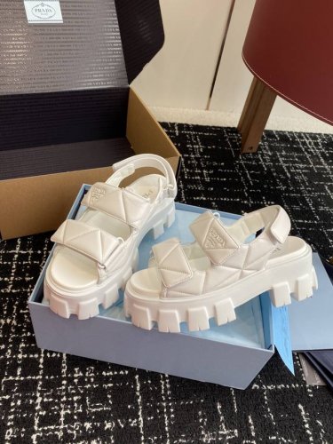 东莞代购级 官网同步盒包装 prada 新款 厚底增高 凉鞋鞋穿起来特别方便 出门换鞋不用弯腰不用系鞋带 穿上就走 春夏秋三季可穿 我这个懒人就 很喜欢气 这双