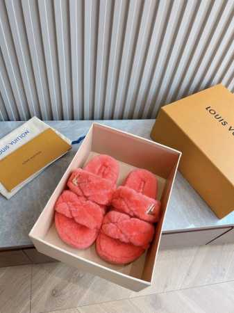 顶级版本 Louis Vuitt路易威蹬lv毛毛拖 限定款居家酒店拖鞋 皮草拖鞋頂级品质水貂打造！超温暖的感觉，穿上仿佛踩在云朵上 经典水貂精致高级！ 面料：羊 - 点击图像关闭
