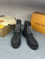 冲量 顶级版本男+10 情侣款Lv X Timberland 添柏岚 联名款 老花 压花 大黄靴 及踝靴 短靴 Lv X Timberland 及踝靴取材 Mo