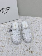 出厂 高版本 Prada普拉达 25 新款 罗马编织包头 厚底 松糕 凉鞋 专柜一上就断货的节奏 超级多的网红时尚博主种草 上脚真的太舒服了，细腻舒适又不单调！