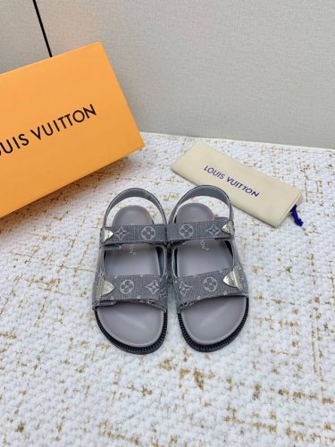 出厂 高版本 Louis Vuitton 路易威登 最新时尚休闲半凉鞋～代购级当季最新潮品 众多博主纷纷种草，入购原版开模定制 镂空组合设计与应用语言学硕士专业