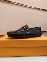出厂价P 高端品质！ 独家爆款现货新品上架，高品质Tods男士豆豆鞋高品质，高端开车鞋，配全套包装！ 材质：进口头层漆皮+进口优质水染牛皮内里+耐磨大底 特点：