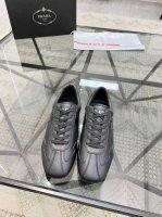 38-45 Prada 普拉达新款男士真皮运动鞋，市面最高版本 、欢迎任意对比！原版皮料质感极佳，超上档次！意大利进口胎羊网内里，可拆式垫！奢华用料、精细做工，