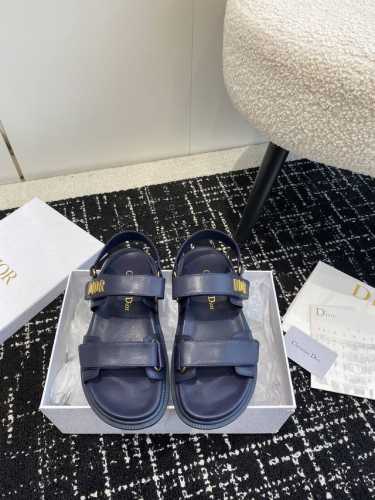 350 代购级Dior 迪奥夏季爆款魔术贴一字带铆钉平底凉鞋 Go原版复刻 高端定制 超耐看超百搭款 上脚非常舒适 超好穿 比香奶奶款还香 鞋面：原版开模布料