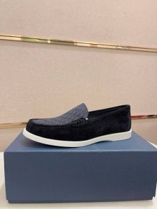 高端版本 Dior迪奥 新款系列著名演员网红身穿超火设计了多款以法国艺术家妮基 圣法尔 Niki De Saint Phalle 的雕塑作品为圆环圆，材料 面料