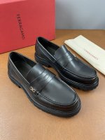 ferragamo高端男士正装鞋休闲皮鞋 绅士臻享 型男必备 头层牛皮鞋面 皮质质感一览无余 小牛皮透气内里 防滑橡胶底 细节精工细作 p 元 Size 39-