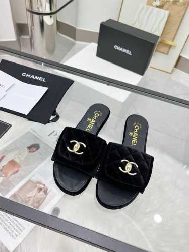 橙子出厂价p Chanel 香奈儿春夏新款 经典书包扣翻盖平底拖鞋 金属扣菱格凉拖 颜色：黑色真丝绒 码数：35-42