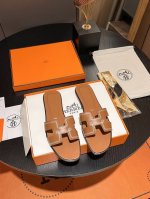 出厂 Hermes 爱马仕 2024新款 经典平底H拖鞋 旅游度假沙滩凉拖 码数：35-42