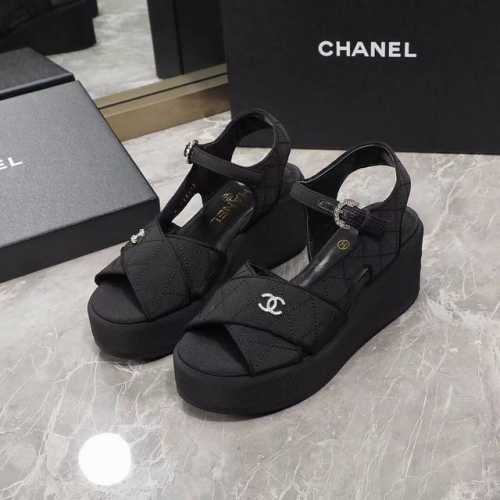 工厂价布面 。 皮面-羊猄 顶级版本 Chanel 香奈儿 24新款厚底跛跟凉鞋 小香家经典的菱格元素搭配双C扣 无论细节及做工都力求做到和正品零距离 秒杀市面