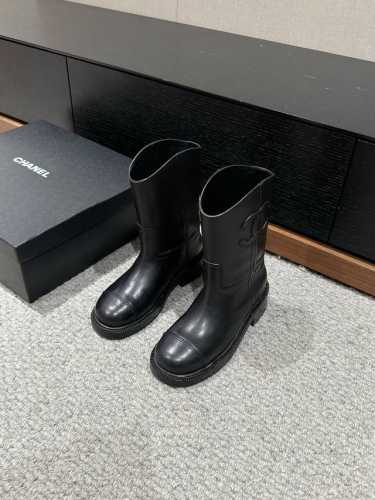 顶级品质 Chanel fw24 new arrival～ 小香2024秋冬新款｜短筒骑士靴 小香每年都有类似款马靴，今年这款感觉 更有型，简约时髦 上脚超级舒