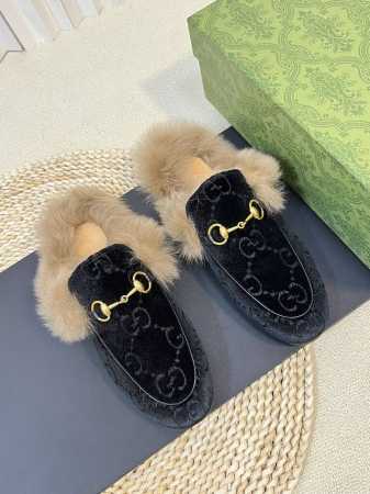 全新升级顶级版本 GUCCI 系列2024专柜最新色来了～托斯卡纳羊毛拖 细节面料采用原版材质 经典时尚托斯卡纳羊毛 毛拖系列 3D打印皮面 原版羊羔毛鞋面 原 - 点击图像关闭