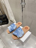 Chloe 克洛伊最新的交叉编织带罗马拖鞋 字母交叉带平底拖鞋，网红爆款，顶级休闲度假系列 大咖网红一致追求此款，更是断货一度难求 盛夏不可缺少的单品拖鞋，上脚