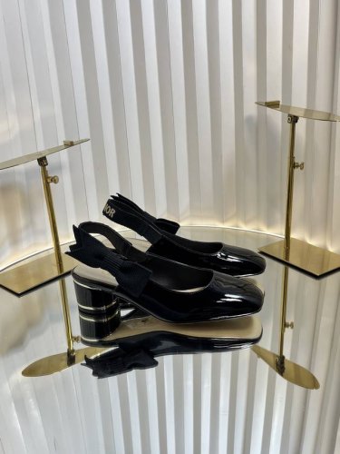 Dior 迪奥 2025秋冬最新时装秀高定系列 Miss Dior paris 粗跟方头玛丽珍芭蕾舞女鞋 Cd字母Logo刺绣织带蝴蝶结高跟凉鞋 原版开发顶级高