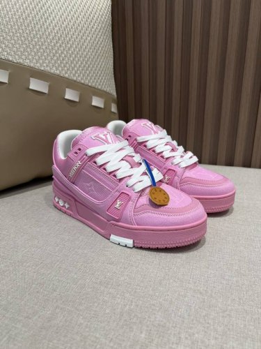 东莞代购级 女码 官网同步飞机盒包装 顶级代购版本 Lv Trainer 情侣限定系列休闲运动篮球鞋 颜值担当 上脚帅炸 每个颜色都是巨巨巨好看 潮人必备单品