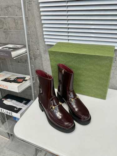 工厂价 高版本Gucci秋冬新款女士马丁靴 原版购入开发这款踝靴匠心装饰经典字母造型配件。该配件灵感源自70年代Gucci典藏腰带扣设计，经现代美学演绎后成为品