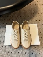 the Row 25Ss 牛筋厚底帆布鞋 简约即高级 纯色质感纯粹 搭配流畅线条勾勒随性轮廓 橡胶鞋底沉稳托衬 复古韵味与现代时髦完美融合 低调中彰显独到品味